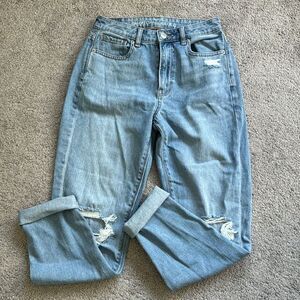 AMERICAN EAGLE MOM JEAN
